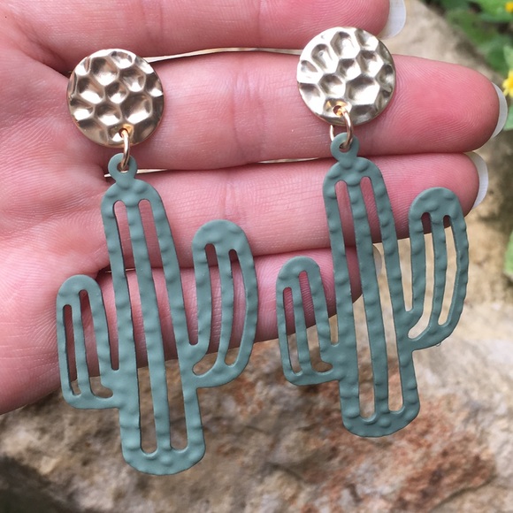 FREE when bundled!🌵Cactus Drop Earrings!🌞 - Picture 4 of 7